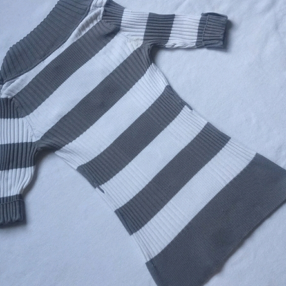 V-neck Sweater - Picture 5 of 5